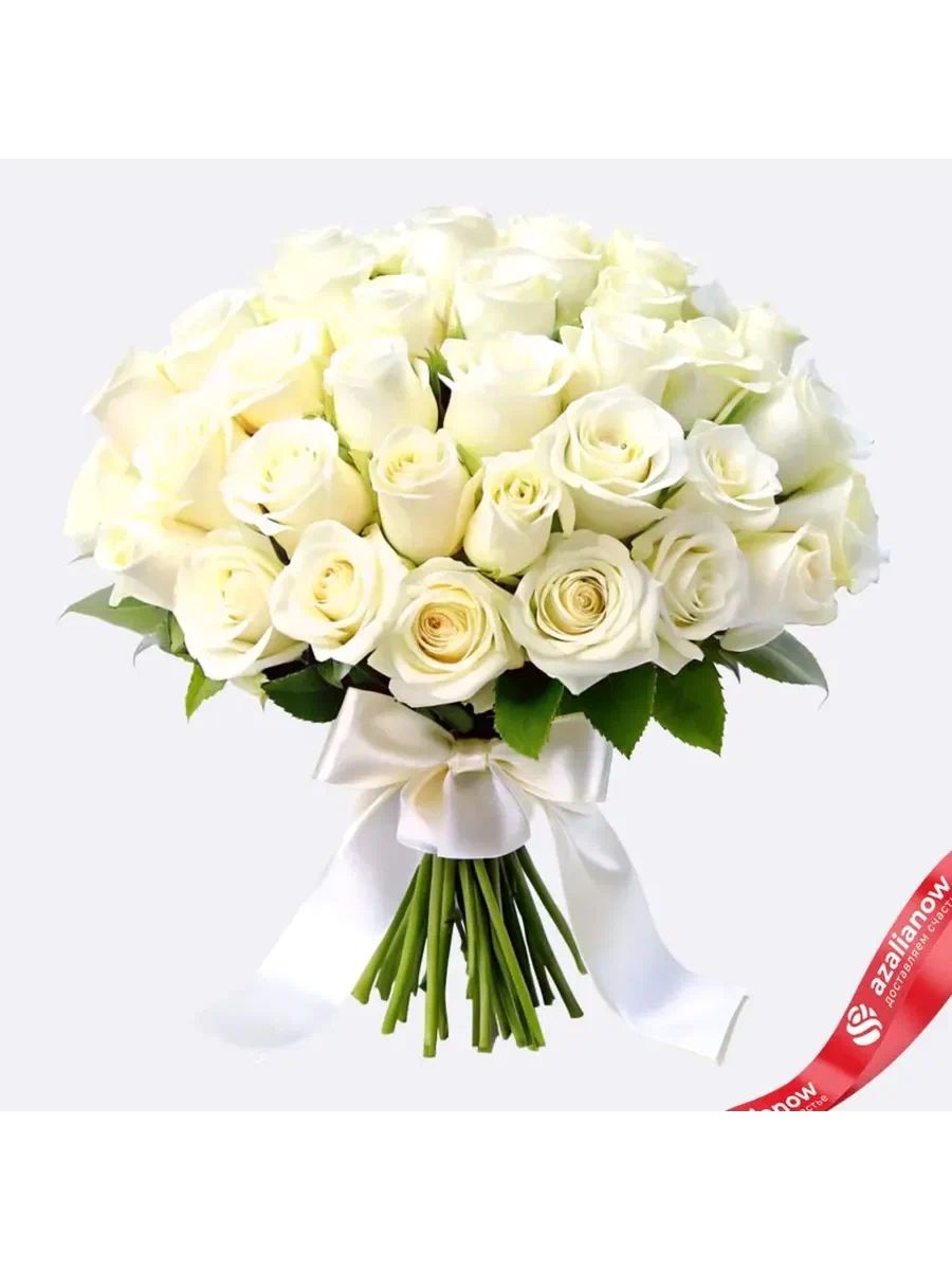 Букет из 3 белых роз в пленке с белой лентой, 40 см, Россия